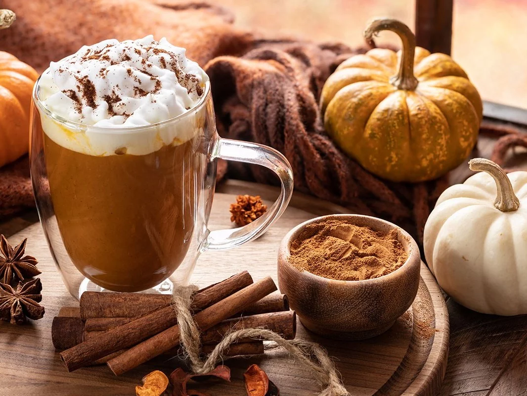 Kawa z dynią, bitą śmietaną i przyprawami