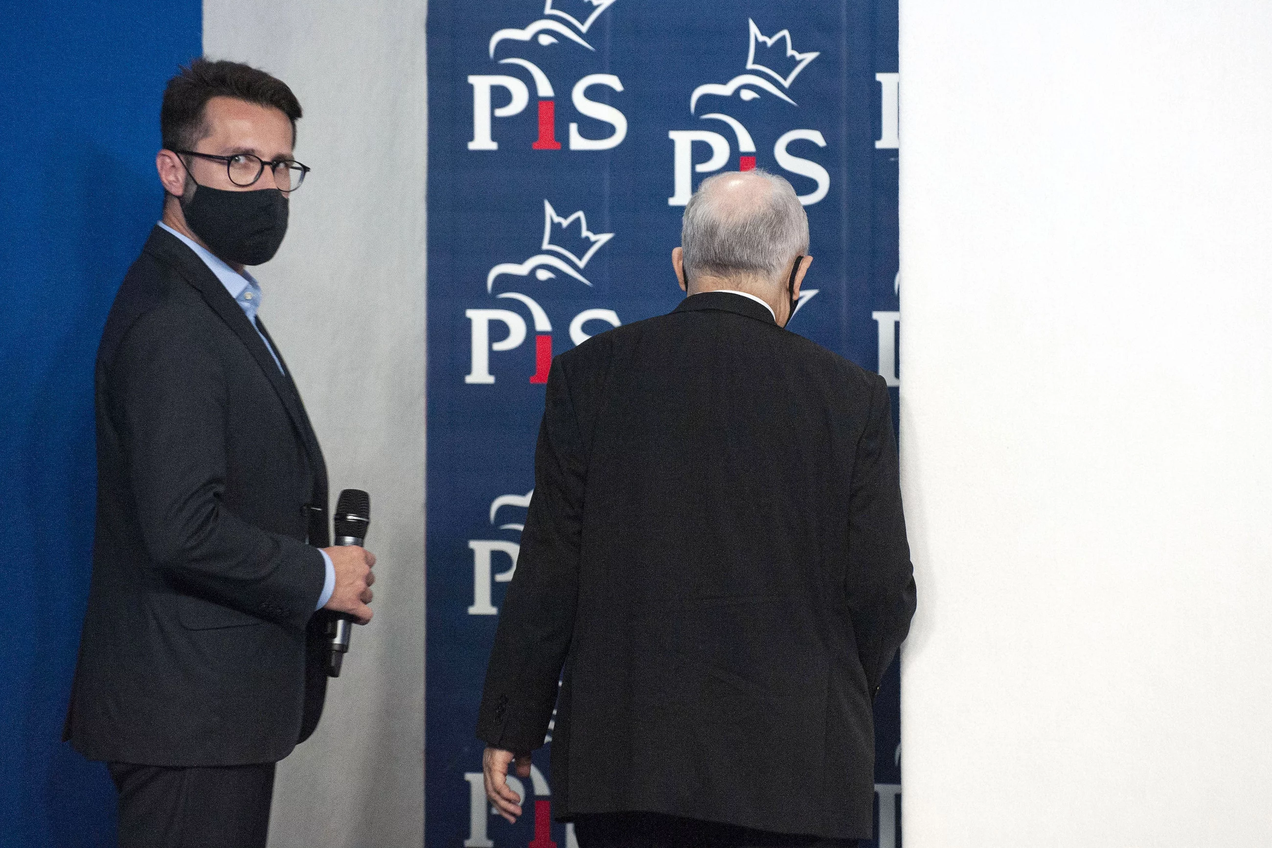 Radosław Fogiel w towarzystwie prezesa PiS Jarosława Kaczyńskiego