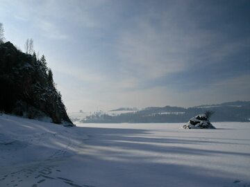 Jezioro Czorsztyńskie zimą