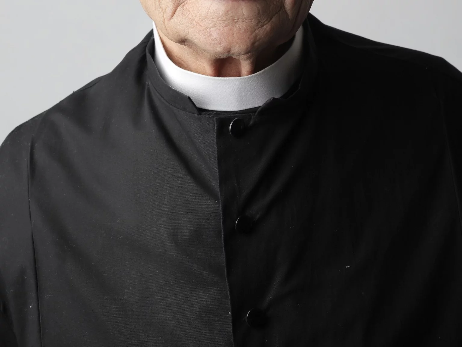 Miał służyć parafii, a okradał ją z pieniędzy? Były proboszcz z zarzutami