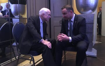 John McCain i Andrzej Duda