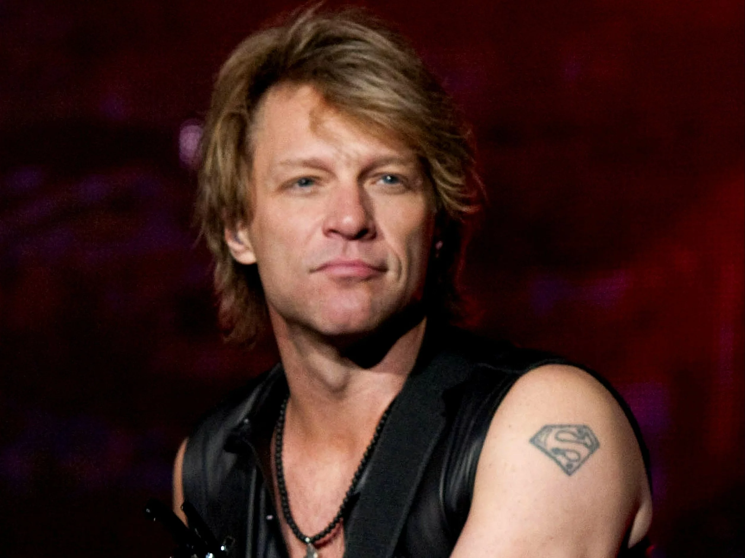 Jon Bon Jovi w 2010 roku podczas koncertu w Madrycie