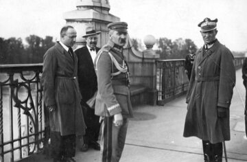 Józef Piłsudski na Moście Poniatowskiego w towarzystwie gen. Gustawa Orlicz-Dreszera