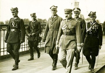 Józef Piłsudski tuż przed spotkaniem z Józefem Wojciechowskim na Moście Poniatowskiego