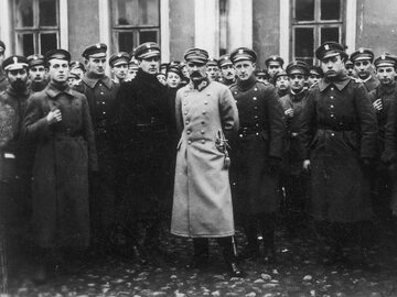 Józef Piłsudski w koszarach Legii Akademickiej w Warszawie w listopadzie 1918 roku