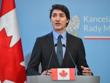Justin Trudeau na konferencji prasowej w Warszawie