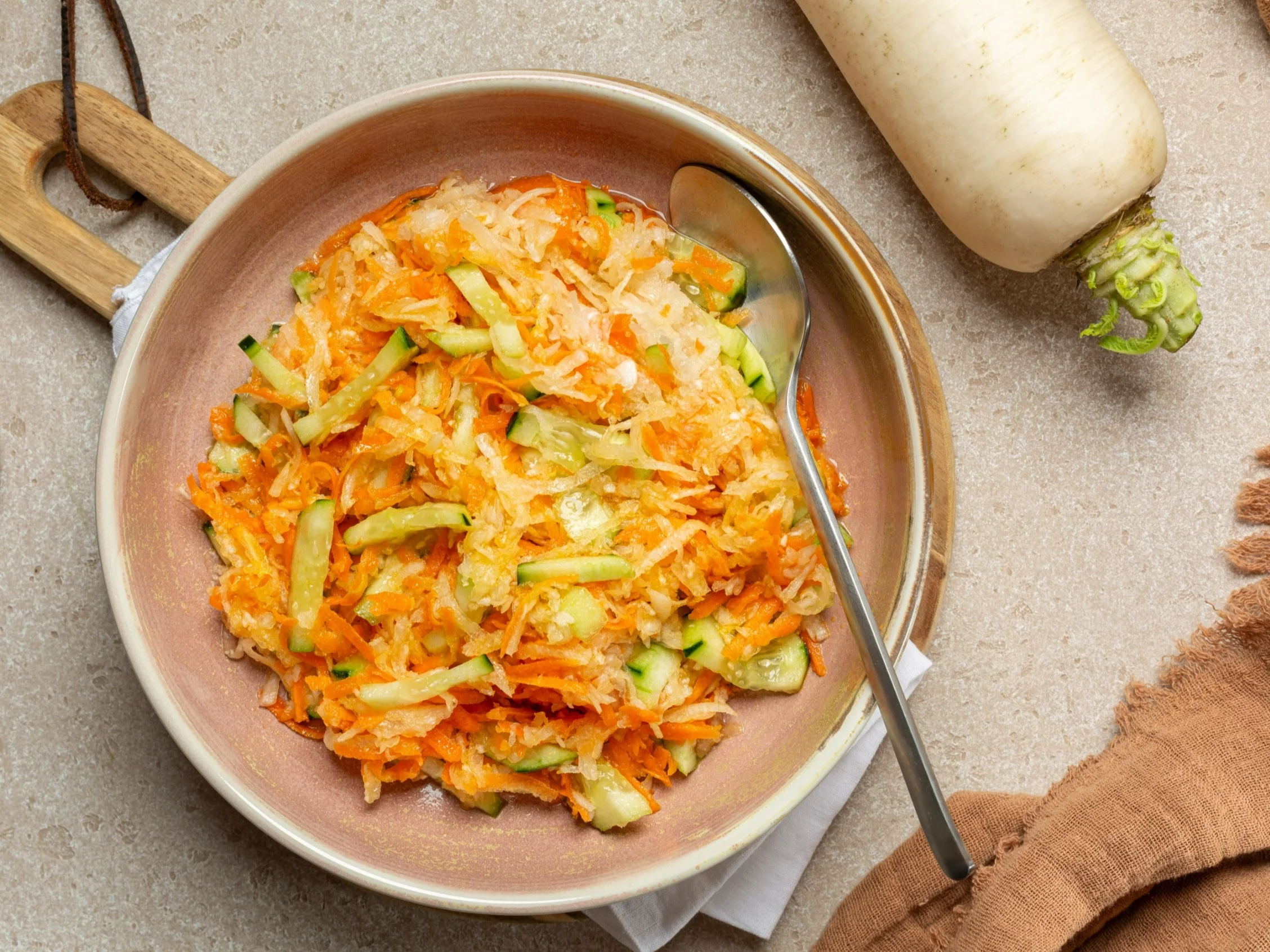 Surówka z białej rzodkwi