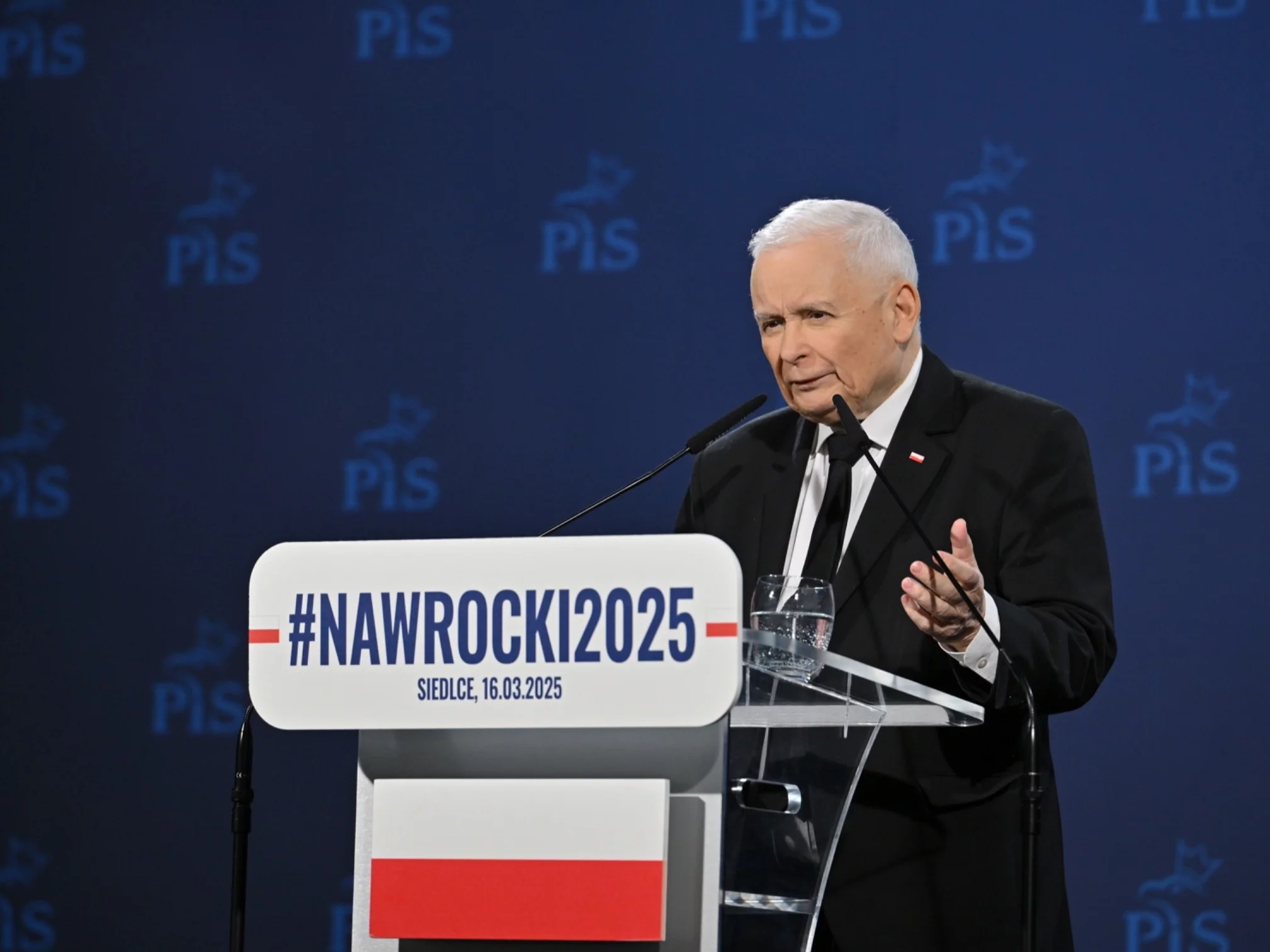 Prezes PiS Jarosław Kaczyński podczas spotkania z mieszkańcami w Sali Widowiskowej „Podlasie” w Siedlcach