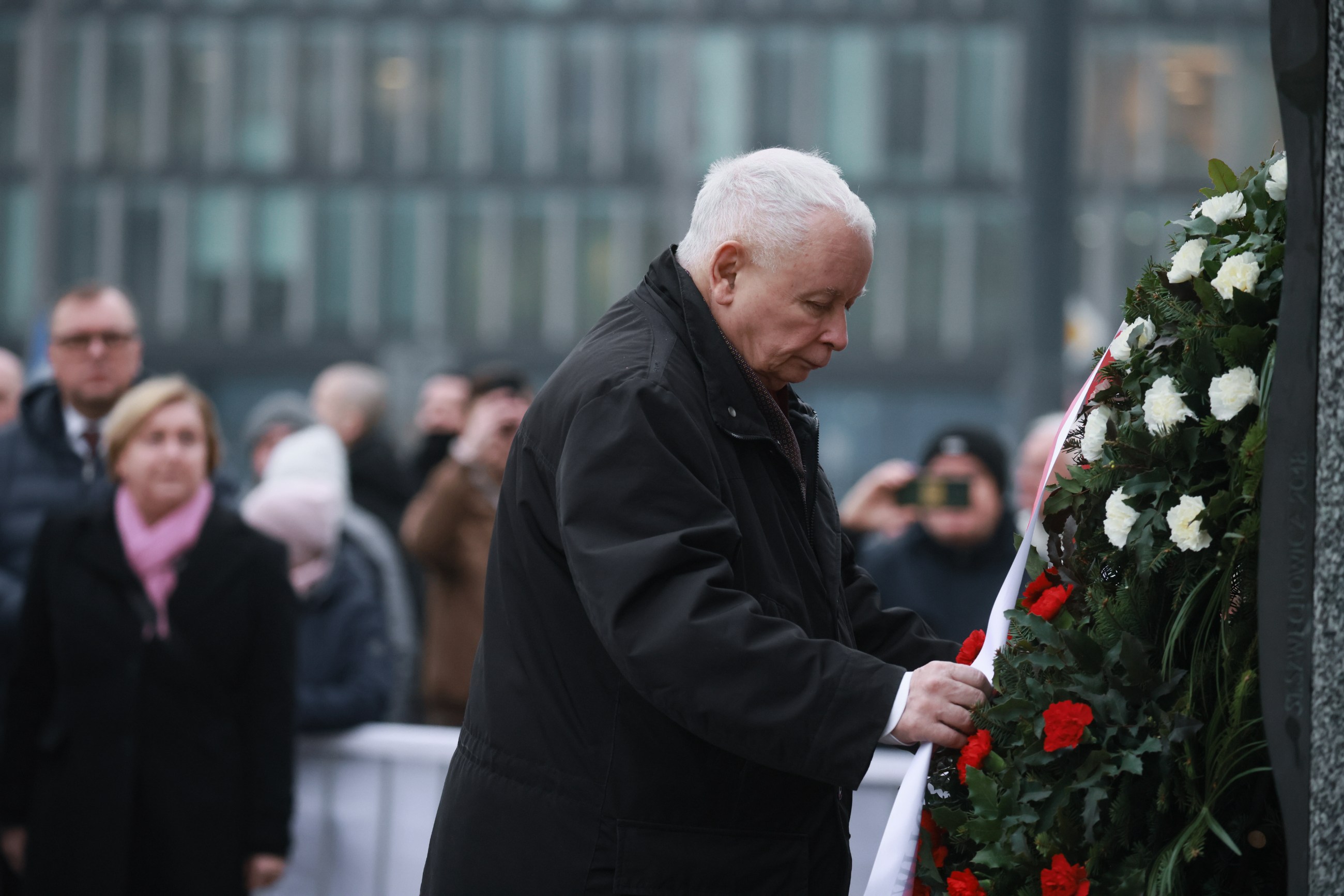 Kaczyński na miesięcznicy. Mówił o „putinowskiej agenturze”