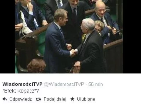 Uścisk dłoni Donalda Tuska i Jarosława Kaczyńskiego (fot. Twitter.com)