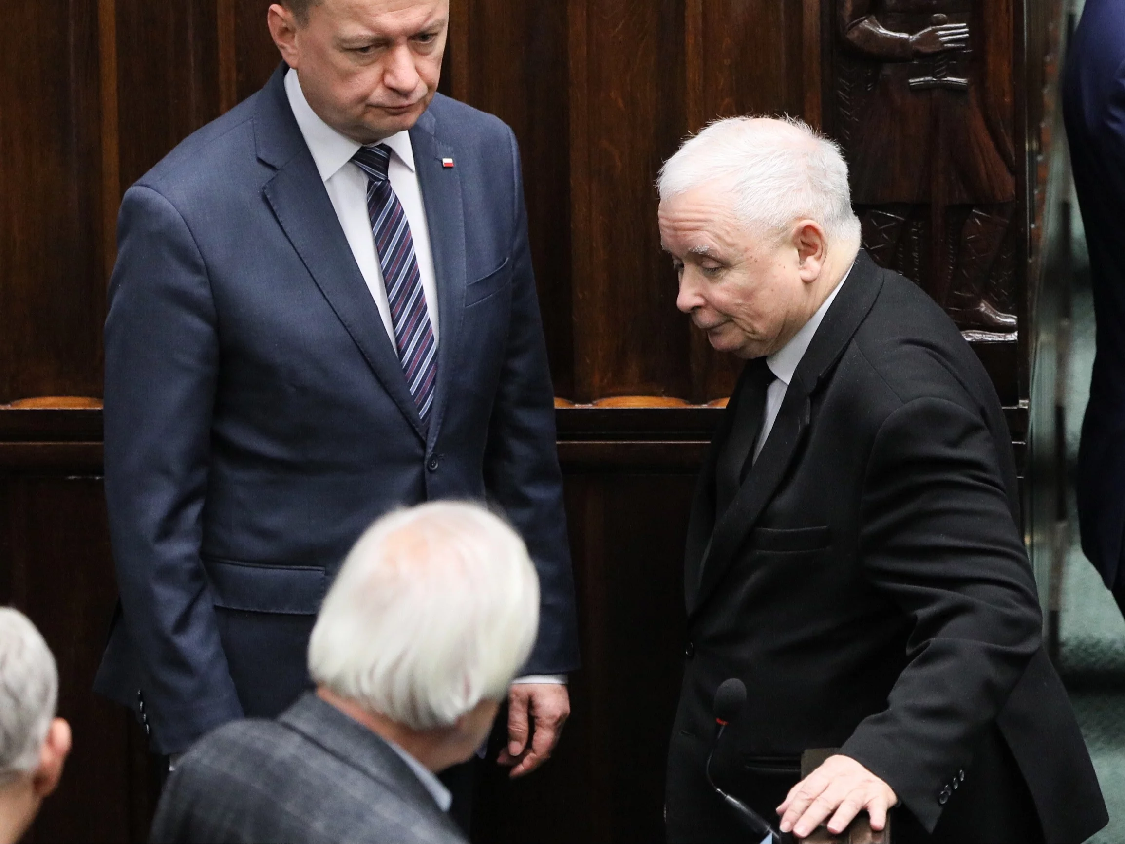 Prezes PiS Jarosław Kaczyński i szef klubu PiS Mariusz Błaszczak na sali obrad Sejmu w Warszawie