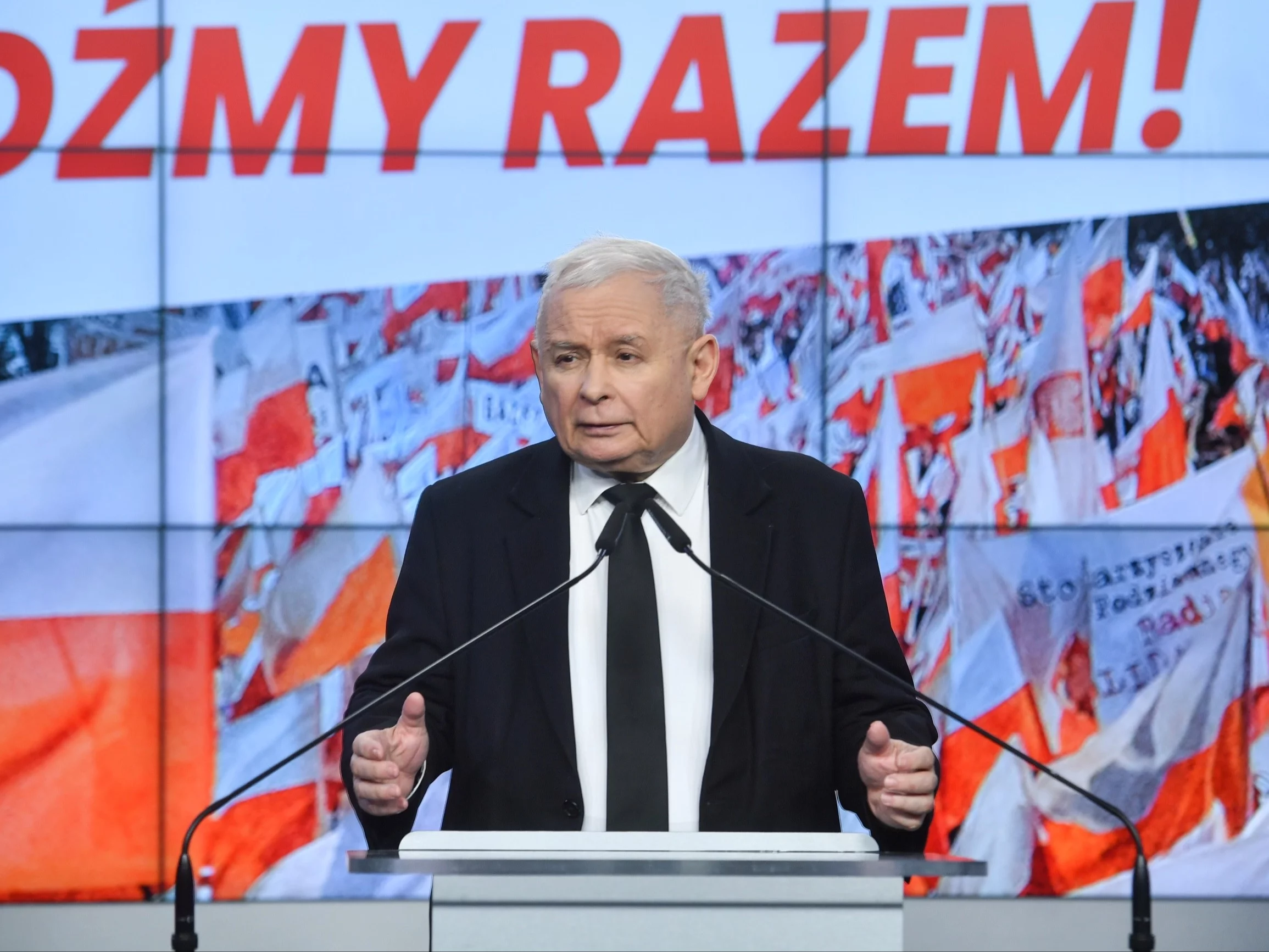 Prezes PiS Jarosław Kaczyński podczas oświadczenia prasowego w siedzibie Prawa i Sprawiedliwości przy ul. Nowogrodzkiej w Warszawie