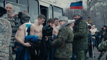 kadr z filmu "Donbass" (2018)