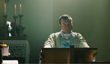 kadr z filmu "Kler" (2018)