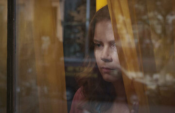 Kadr z filmu „Kobieta w oknie”