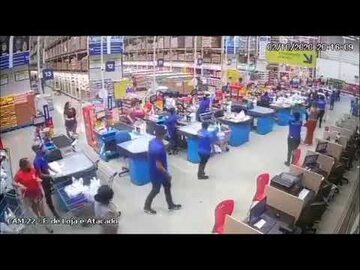Kadr z nagrania z supermarketu w Brazylii