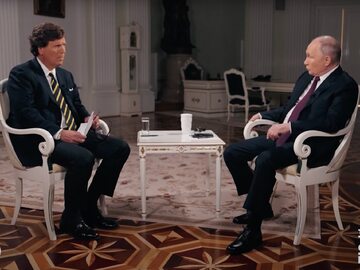 Kadr z wywiadu przeprowadzonego przez Tuckera Carlsona z Władimirem Putinem