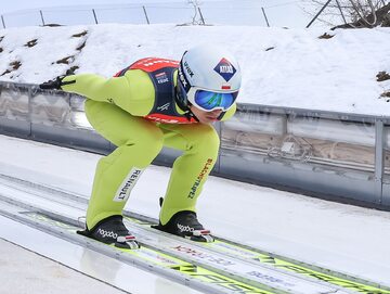 Kamil Stoch na skoczni narciarskiej w Vikersund