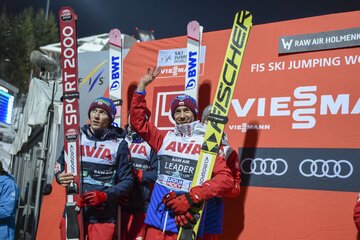 Kamil Stoch pozdrawia kibiców