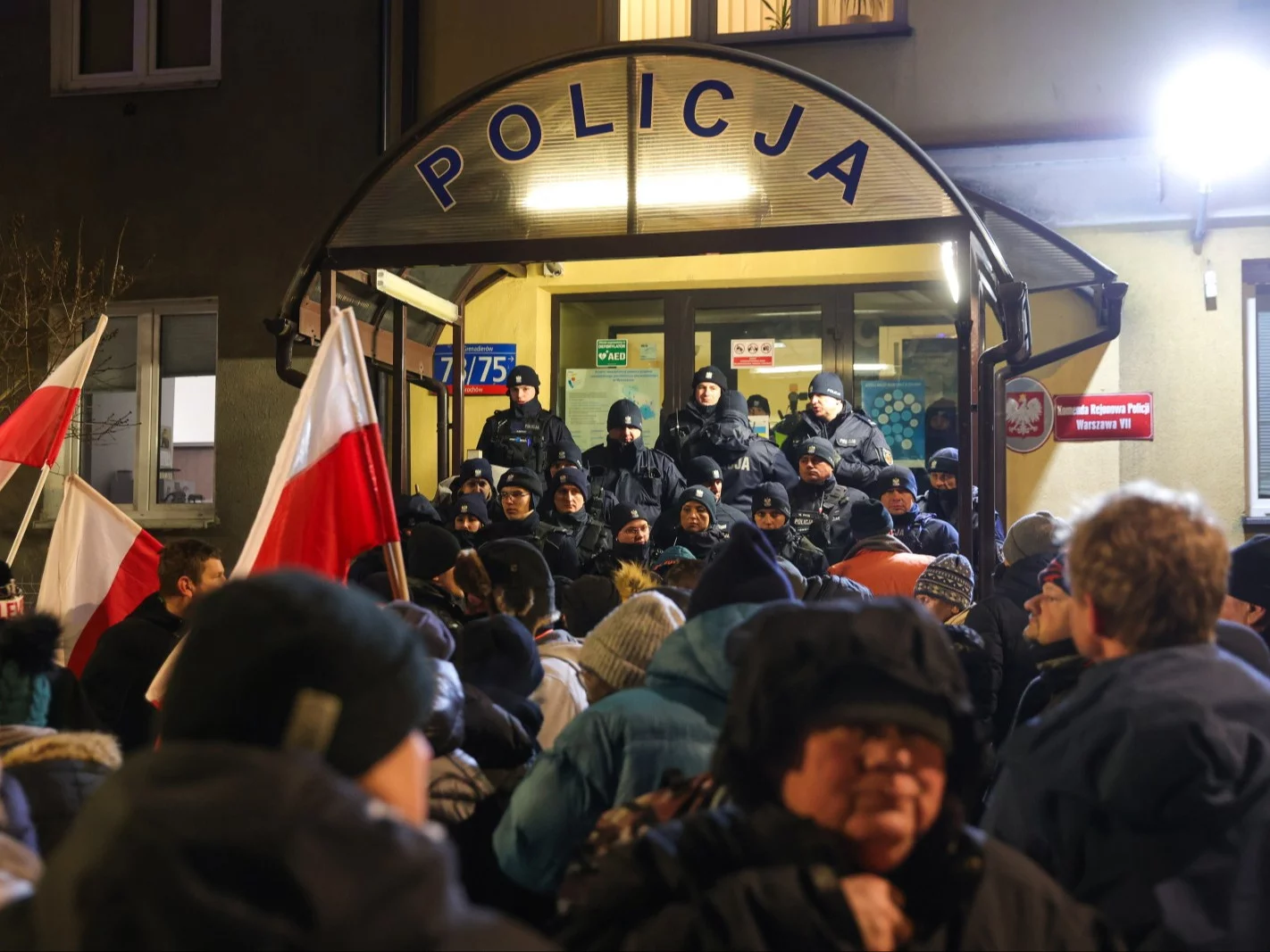 Protest ws. Kamińskiego i Wąsika przed komendą policji Warszawa VII