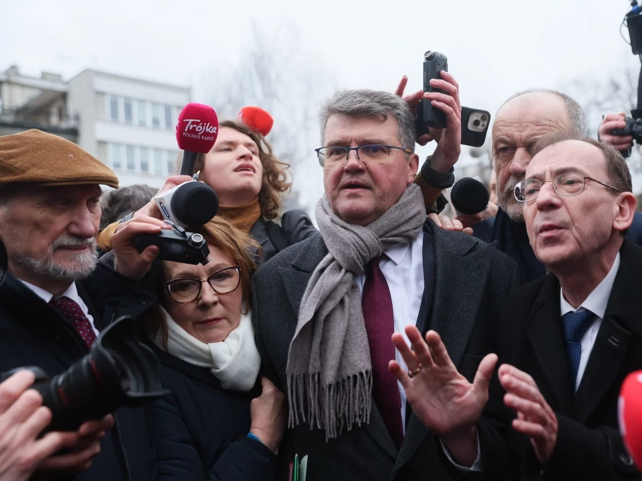 Politycy PiS Mariusz Kamiński i Maciej Wąsik przed Sejmem