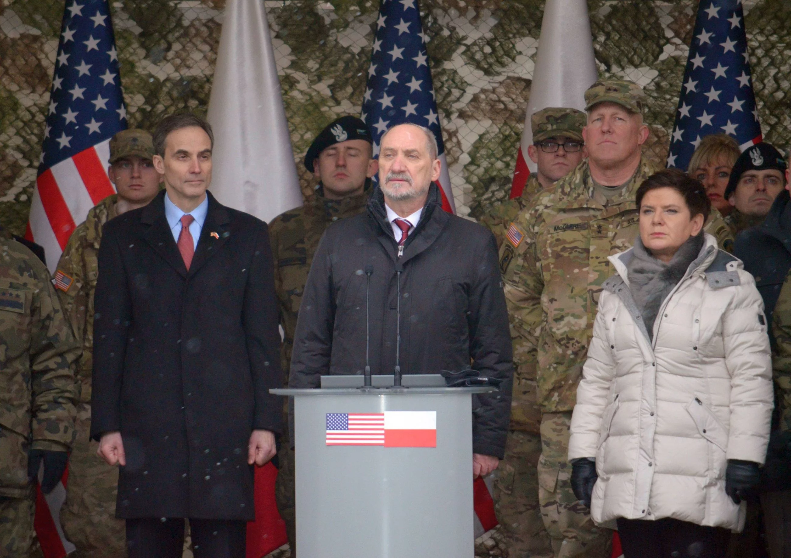 Minister obrony narodowej Antoni Macierewicz, premier Beata Szydło