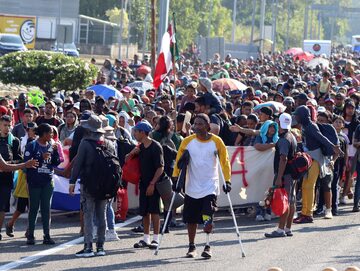 Karawana migrantów idąca przez Meksyk w kierunku granicy ze Stanami Zjednoczonymi