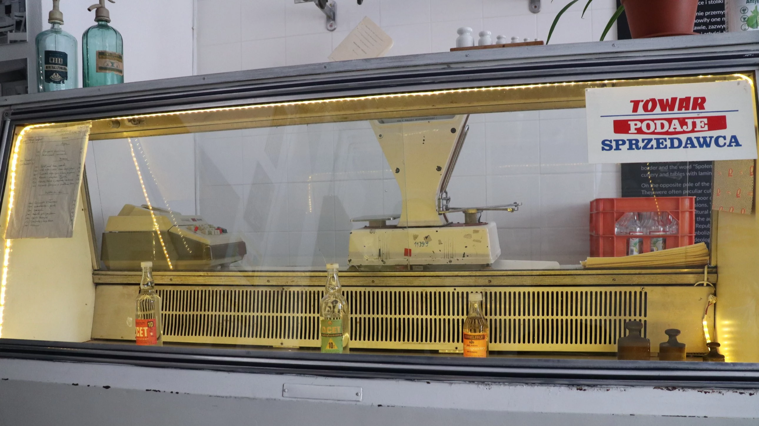 Gdy w sklepach pustki to zimne nóżki i sałatka warzywna rządziły karnawałowymi stołami PRL-u