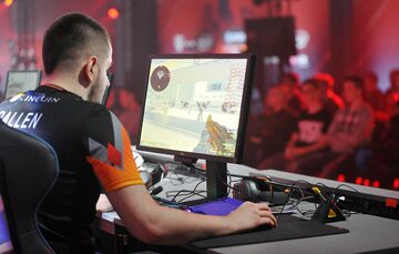 Karol "rallen" Rodowicz z Team Kinguin gra w Counter-Strike: Global Offensive