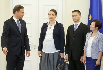 Karolina i Tomasz Elbanowscy oraz prezydent Andrzej Duda