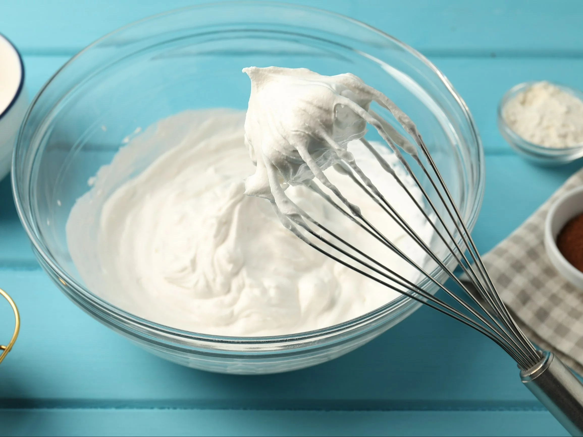 Nie robię już kremu z masła. Ta karpatka jest lekka, a smakuje jak klasyk