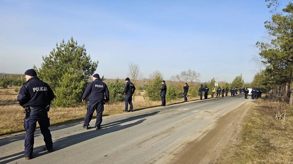 Policjanci biorący udział w poszukiwaniach zaginionej Katarzyny