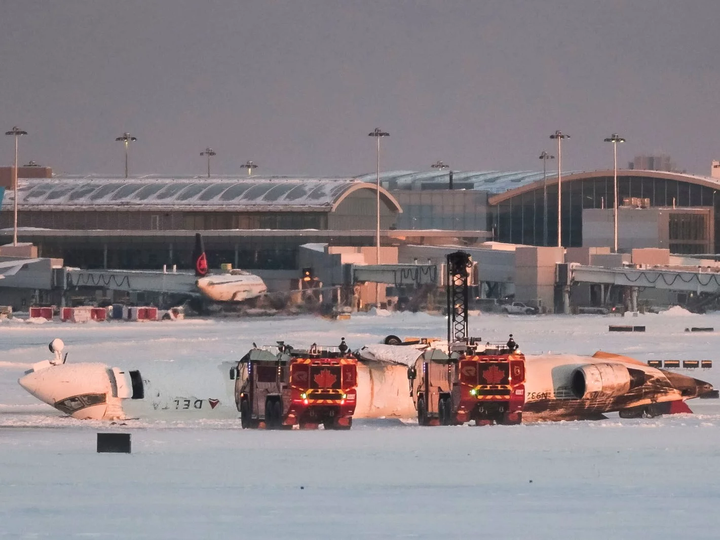 Samolot Delta Airlines przewrócił się na dach