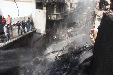 Katastrofa samolotu w Karaczi, gaszenie wraku