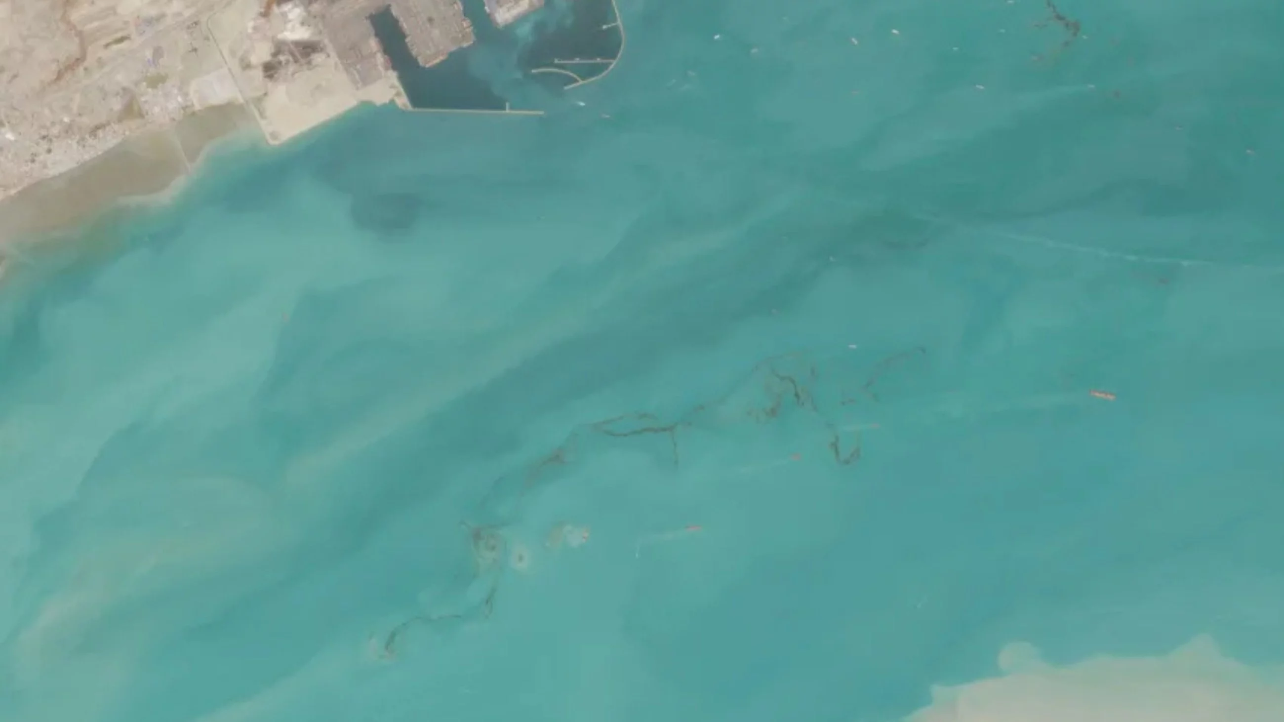 Wyciek ropy widać na zdjęciach satelitarnych