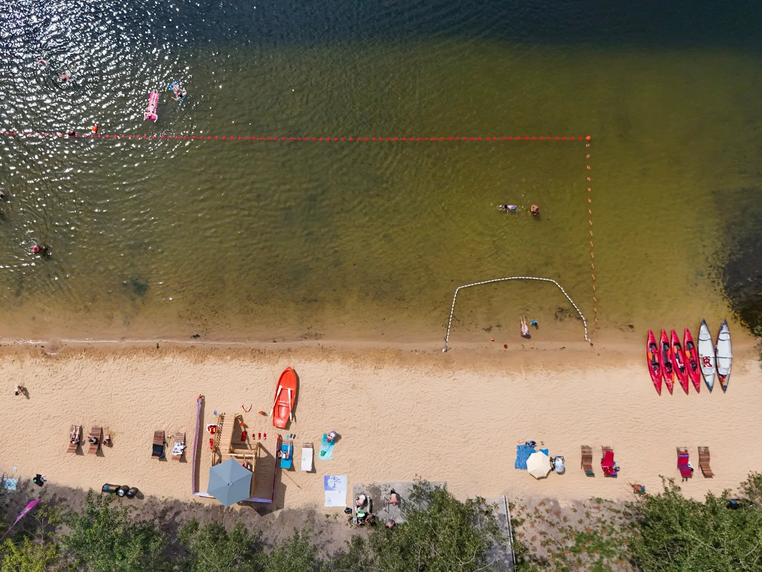 Nowa plaża nad stawem Morawa w Katowicach