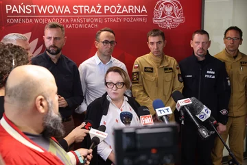 KATOWICE SZTAB ZARZĄDZANIA KRYZYSOWEGO
Władysław Kosiniak-Kamysz, Joanna Kopczyńska, Dariusz Klimczak, Mariusz Feltynowski, Marek Boroń