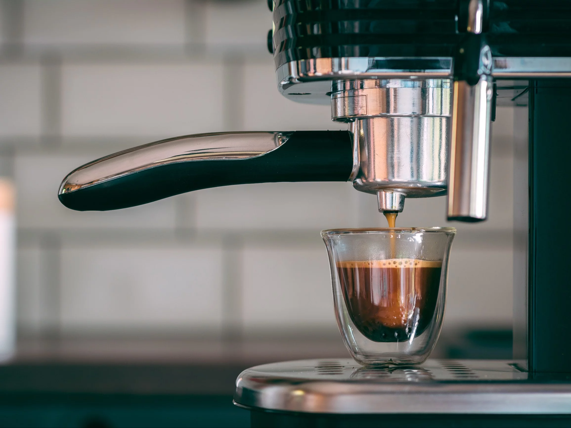 Smak kawy zależy od jakości wody. Tak ją poprawisz