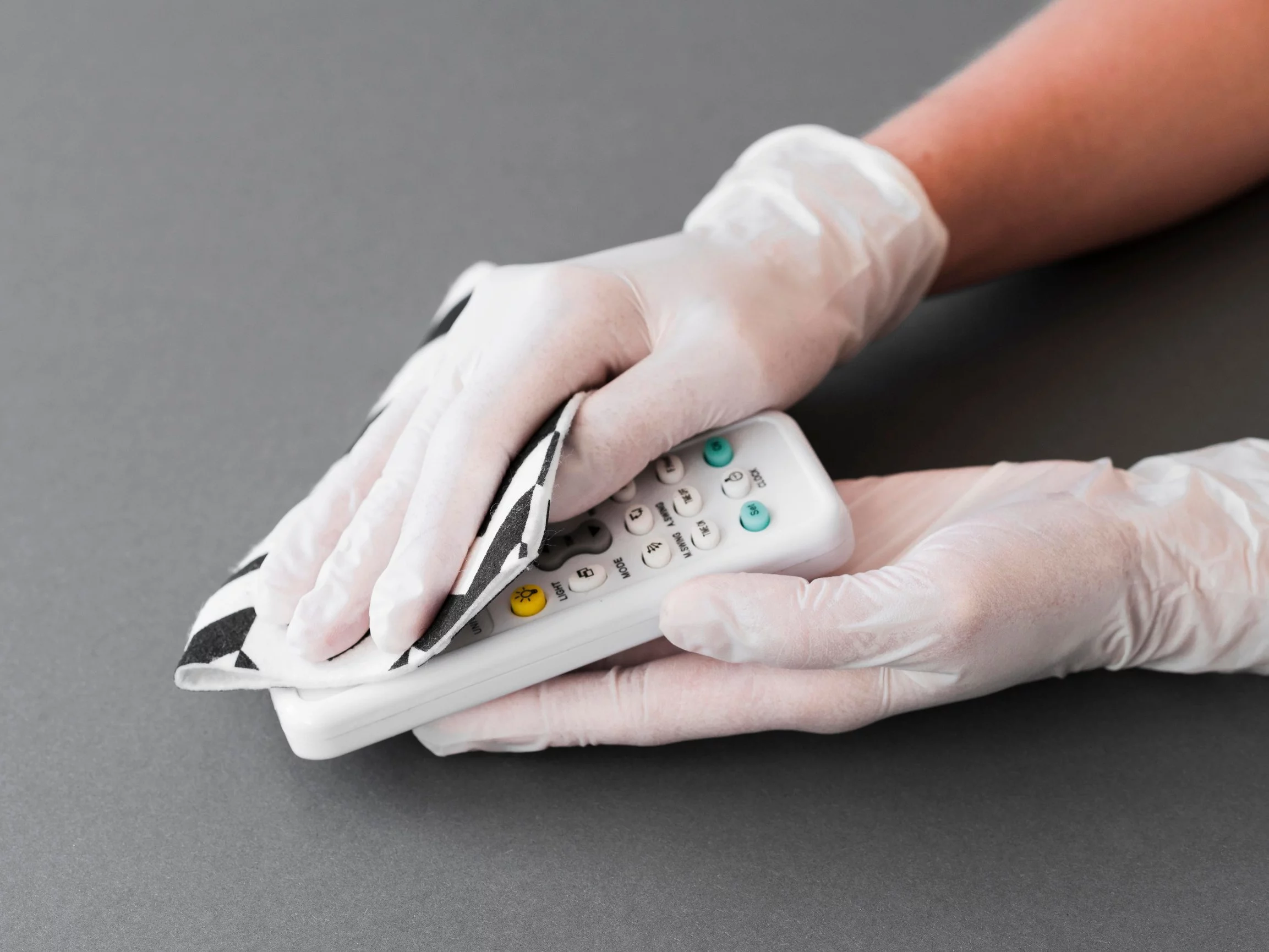 Pilot – najczęściej dotykany przedmiot, oprócz klamek