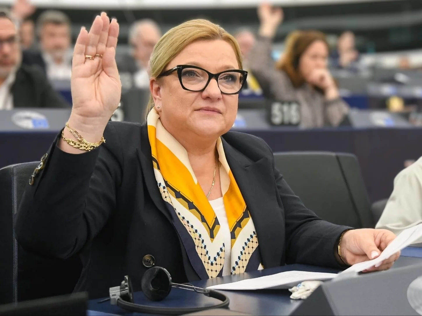 Europosłanka Beata Kempa w trakcie głosowań podczas Sesji Plenarnej w Strasburgu