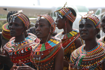 Kenijskie kobiety w tradycyjnych strojach