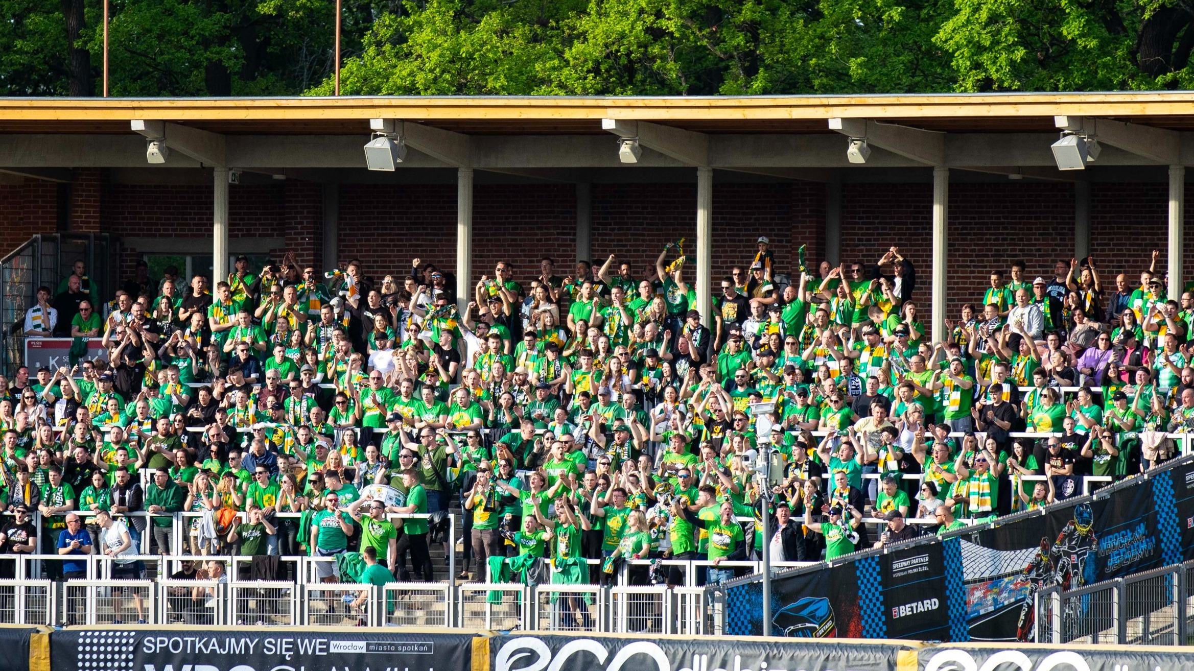Kibice Falubazu Zielona Góra znów przesadzili. Dominik Kubera został zaatakowany – Żużel – Sport Wprost