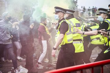 Kibice Manchesteru United w trakcie protestu 2 maja
