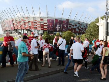 Kibice w drodze na Stadion Narodowy podczas Euro 2012