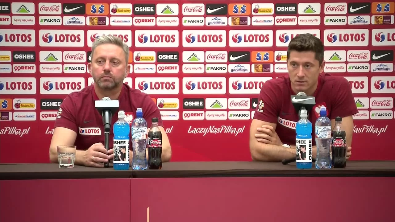 Jerzy Brzęczek i Robert Lewandowski na konferencji prasowej