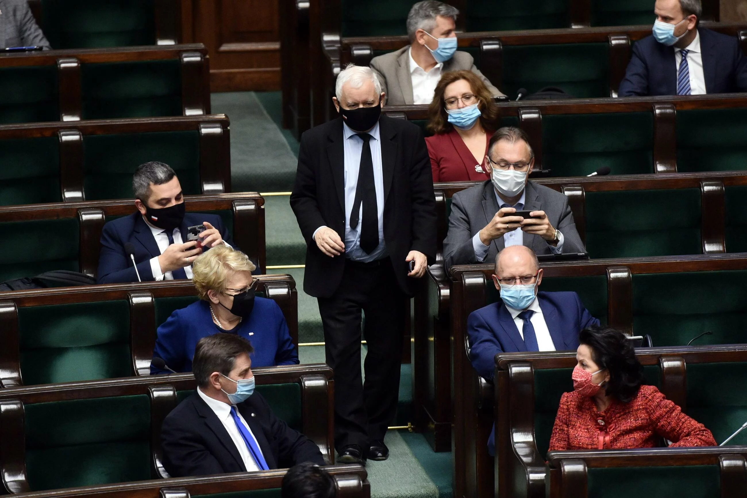 Jarosław Kaczyński na sali plenarnej Sejmu