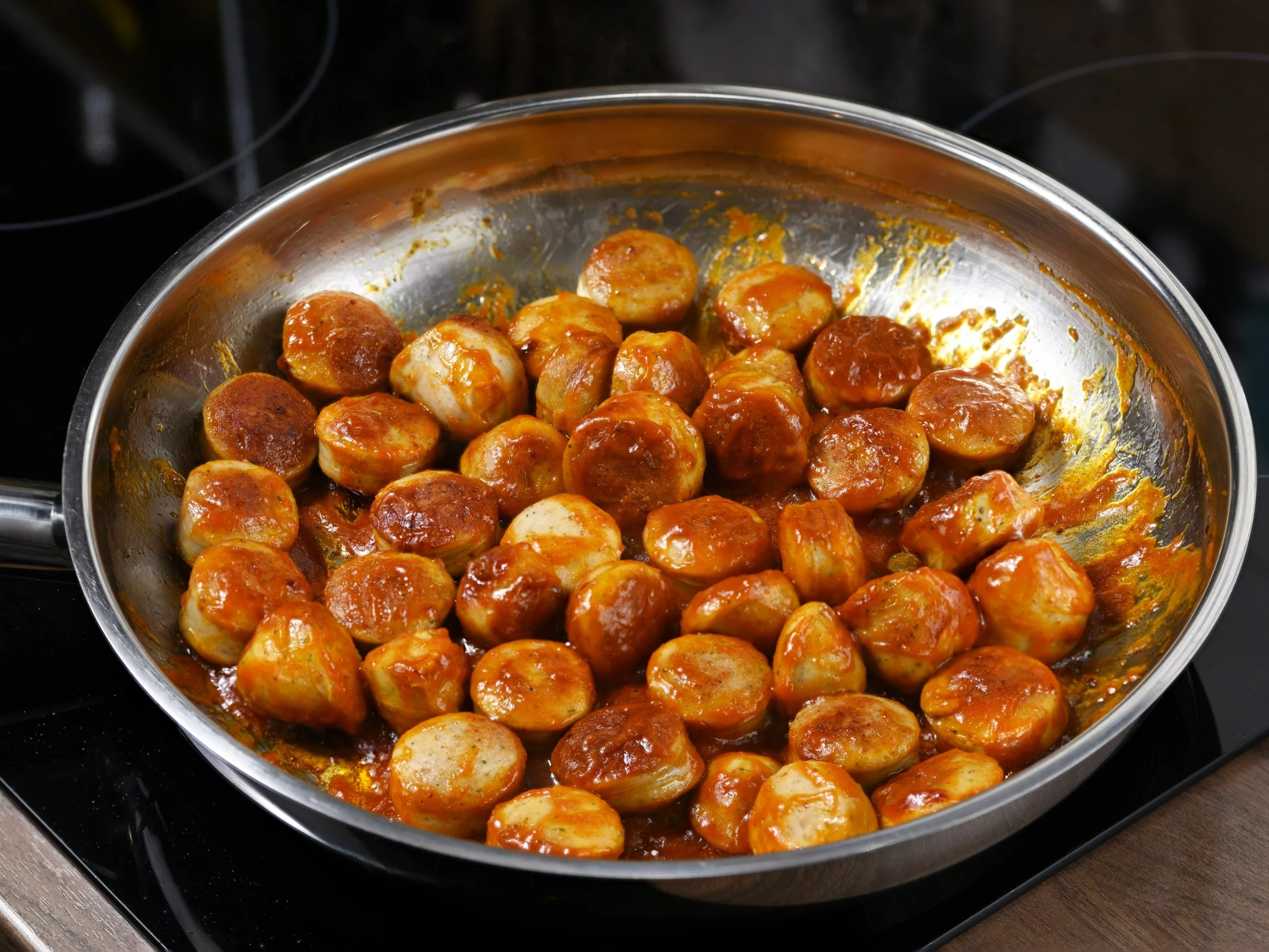 Kiełbasa smażona w sosie curry