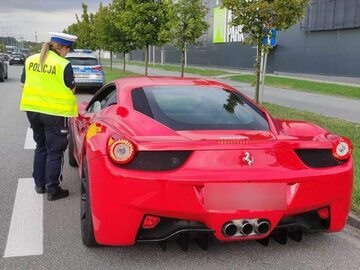 Kierowca Ferrari zatrzymany za przekroczenie prędkości