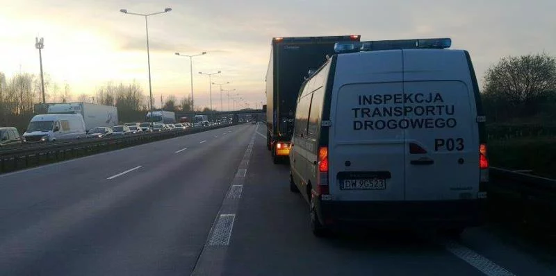 Kierowca TIR-a cofał na autostradzie A4