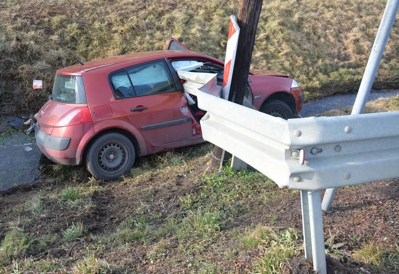 Kierowca zginął wbijając się w barierę ochronną